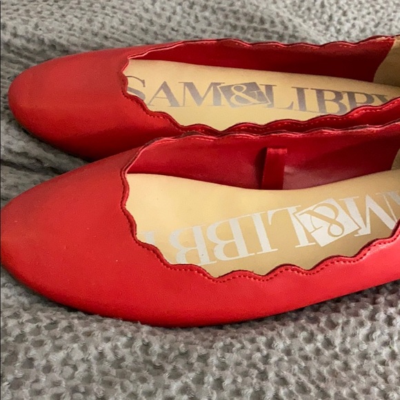 Red flats - Picture 2 of 2